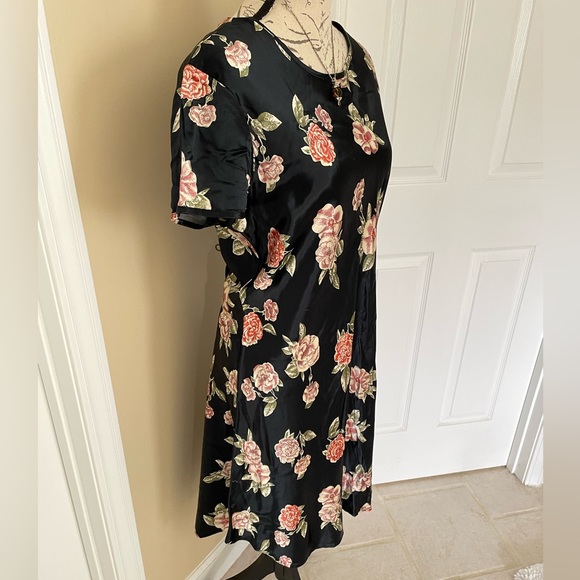 RJ Stevens Woman| Gorgeous Black & Red Roses Satiny Finish Fit & Flair Dress - Picture 8 of 8